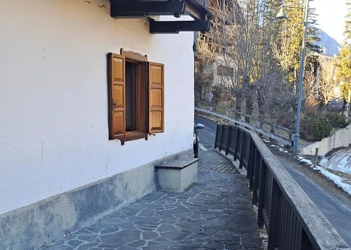 Appartamento Comodo E Luminoso, Splendida Vista Su Cortina *
